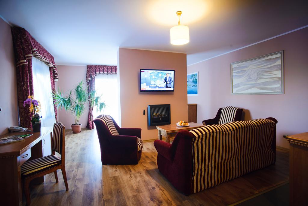 Hotel Pietrak Вонгровец Экстерьер фото