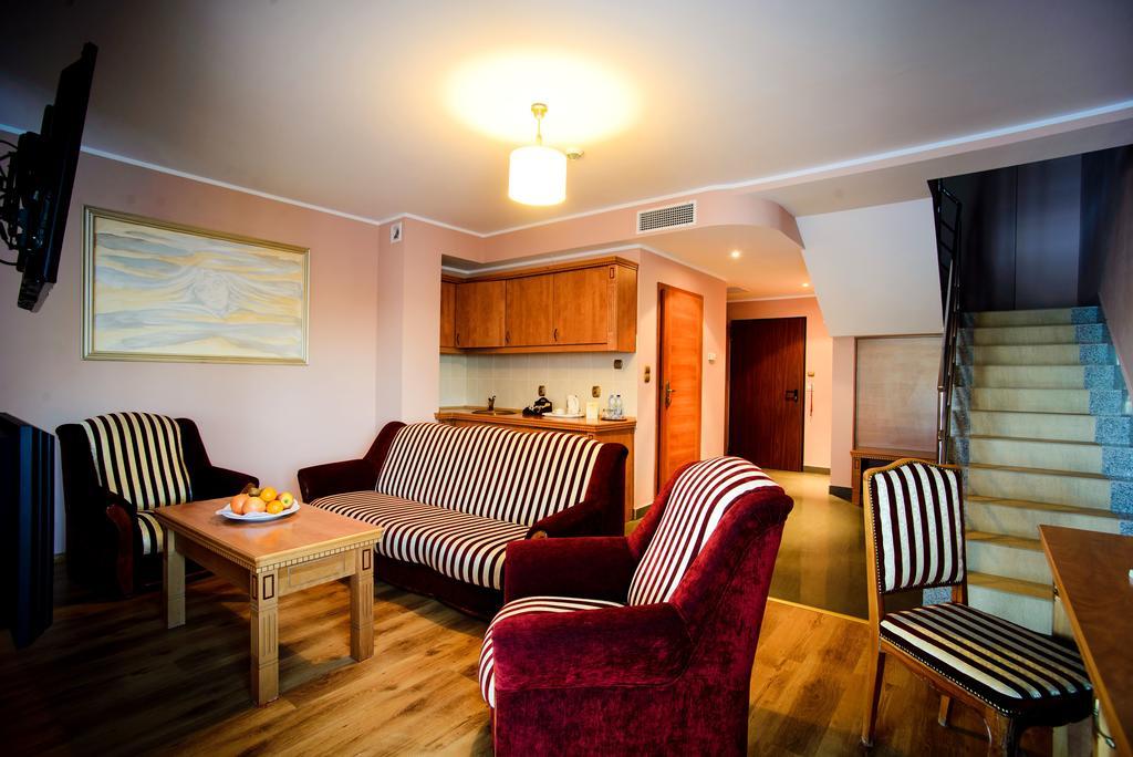 Hotel Pietrak Вонгровец Экстерьер фото