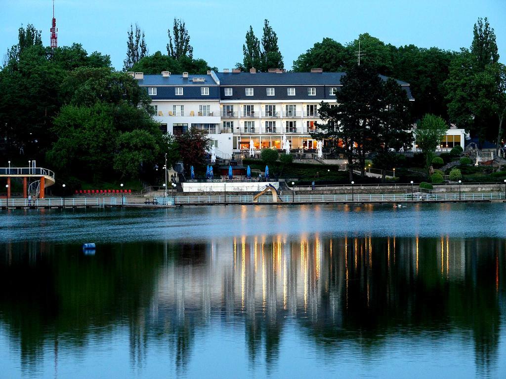 Hotel Pietrak Вонгровец Экстерьер фото