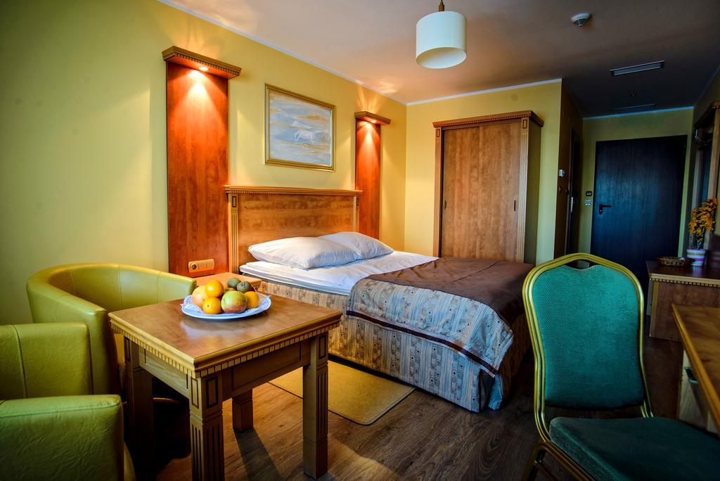 Hotel Pietrak Вонгровец Экстерьер фото