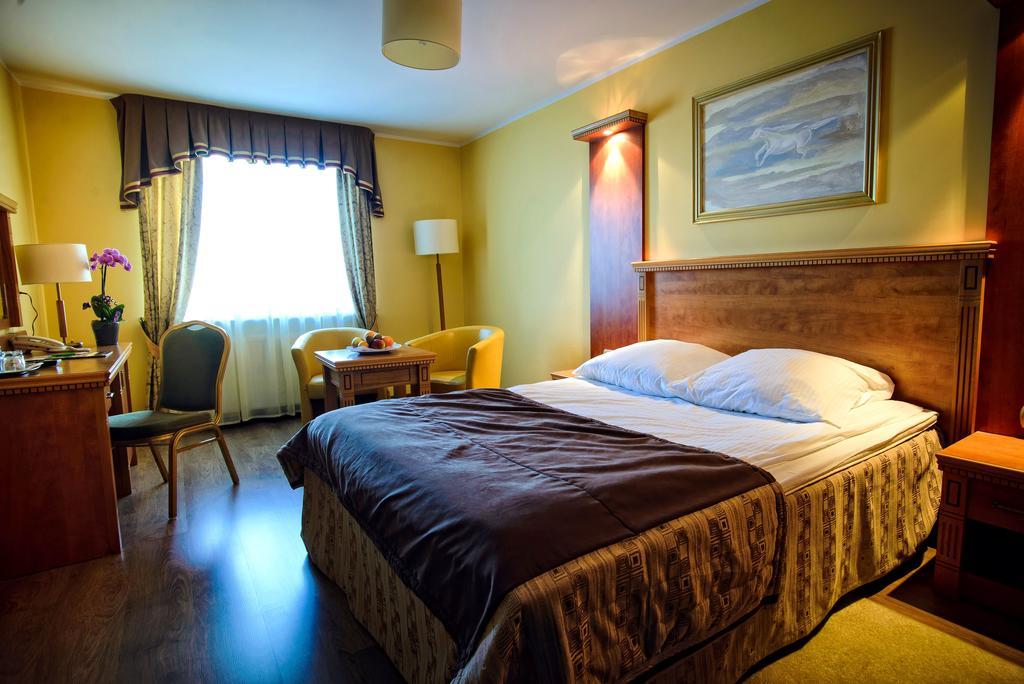 Hotel Pietrak Вонгровец Экстерьер фото