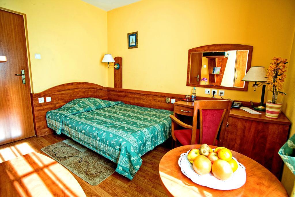 Hotel Pietrak Вонгровец Экстерьер фото